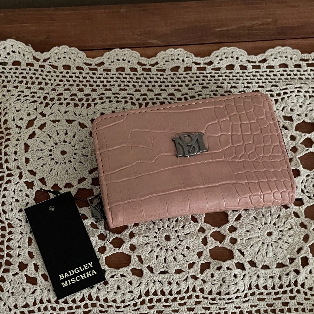 NWT-Badgley Mischka Blush Pink Croc-Embossed Zip Wallet
